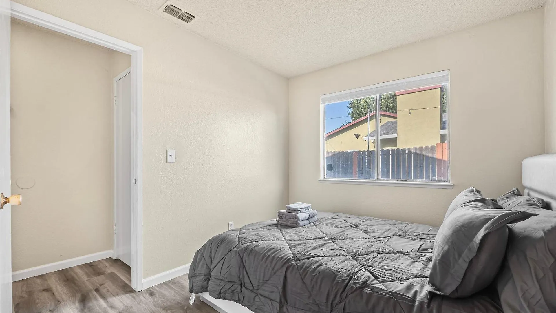 Peaceful And Quiet 4 Bedroom House With Garage 새크라멘토 아파트