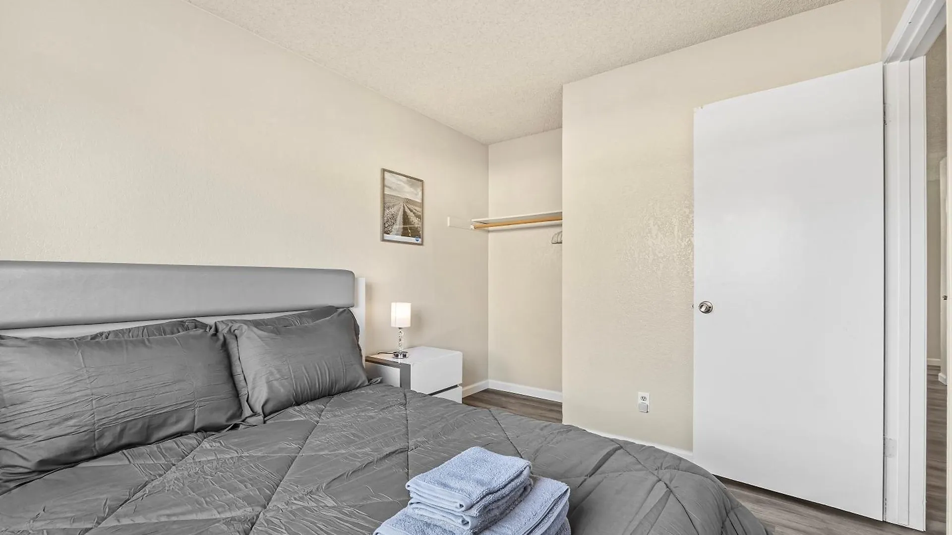 아파트 Peaceful And Quiet 4 Bedroom House With Garage 새크라멘토
