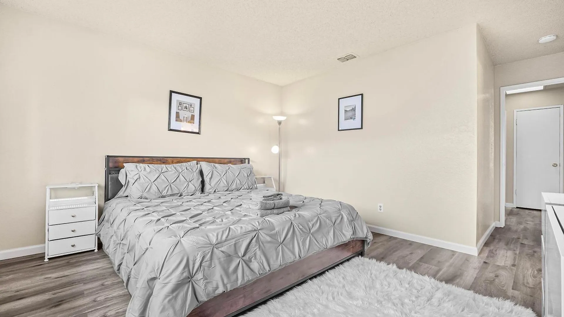 아파트 Peaceful And Quiet 4 Bedroom House With Garage 새크라멘토 미국