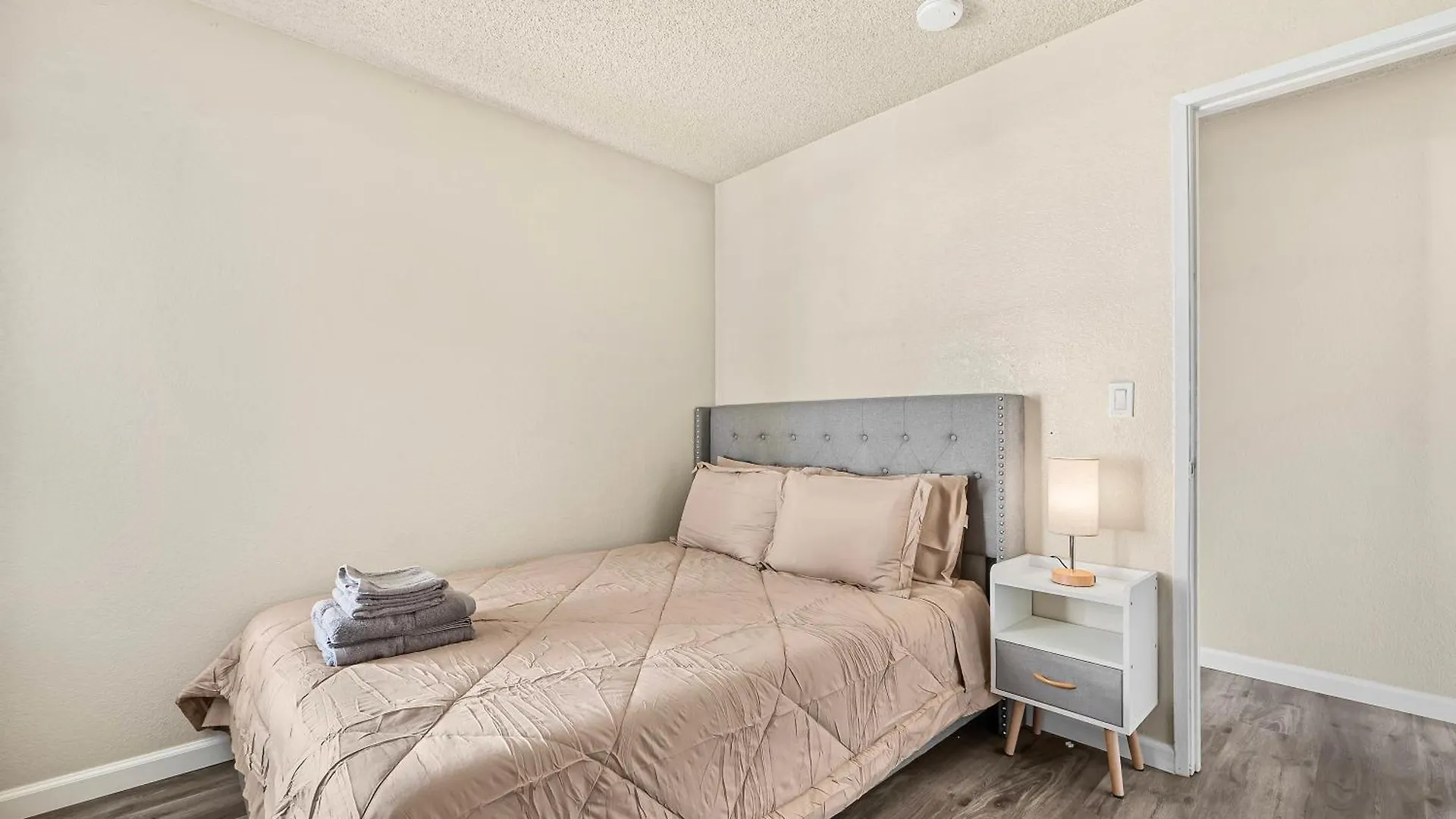 아파트 Peaceful And Quiet 4 Bedroom House With Garage 새크라멘토