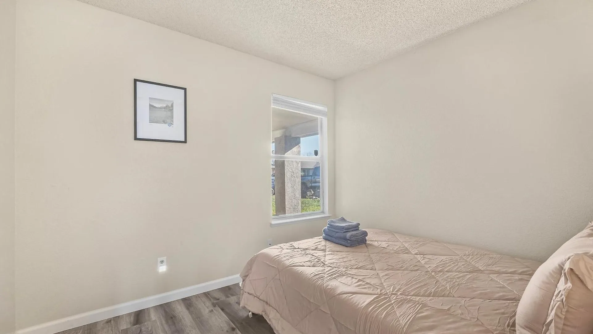 Peaceful And Quiet 4 Bedroom House With Garage 새크라멘토 아파트