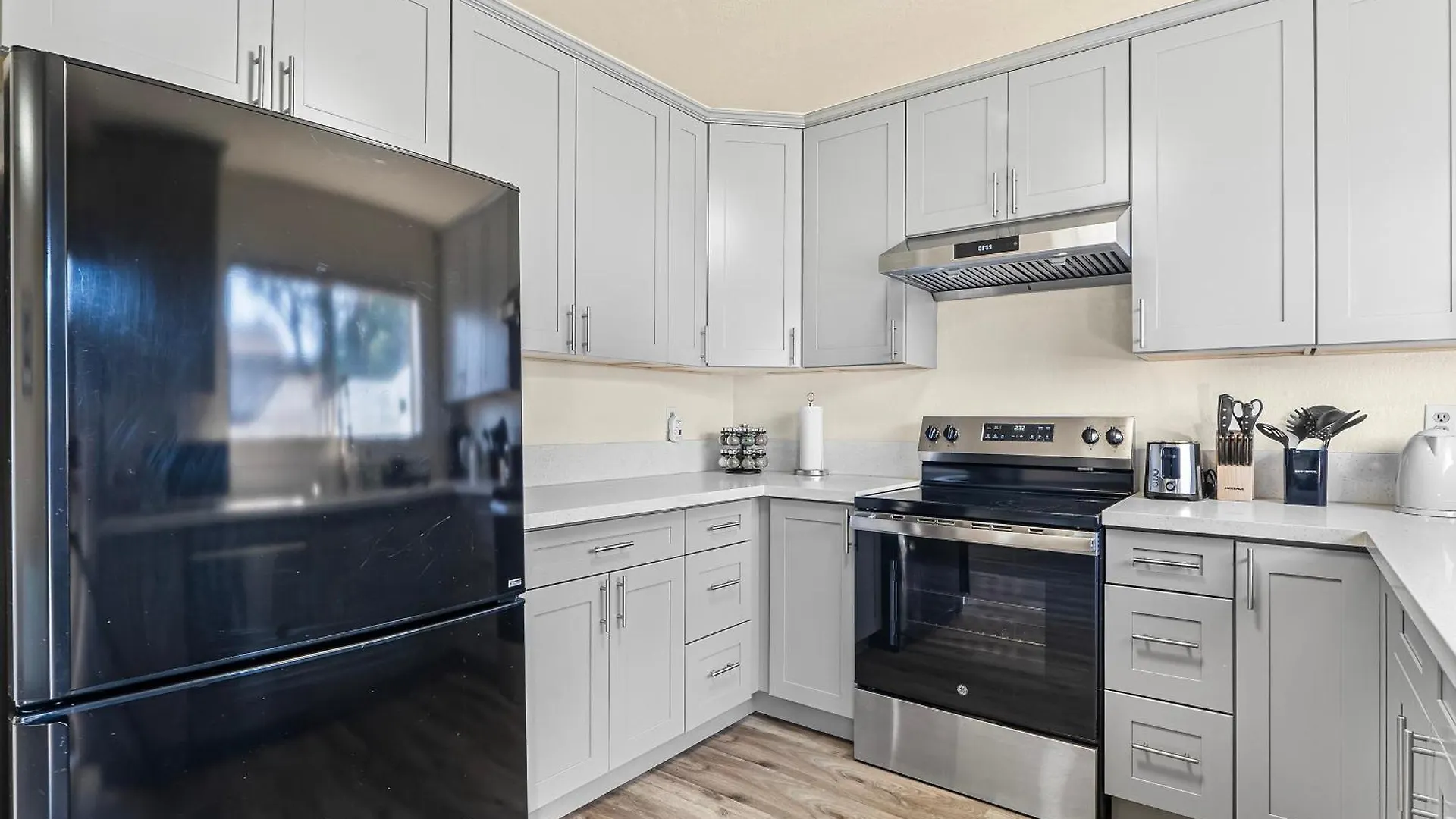 Peaceful And Quiet 4 Bedroom House With Garage 새크라멘토 아파트
