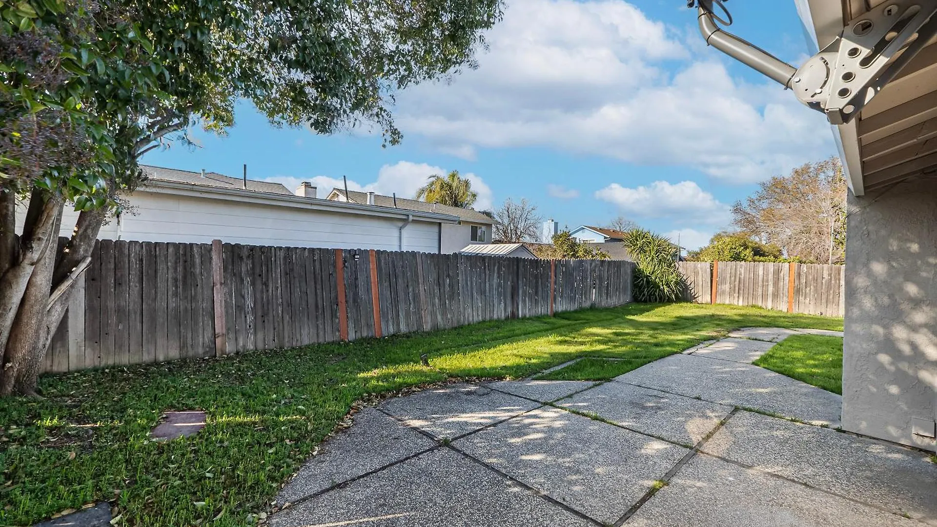 Peaceful And Quiet 4 Bedroom House With Garage 새크라멘토 아파트